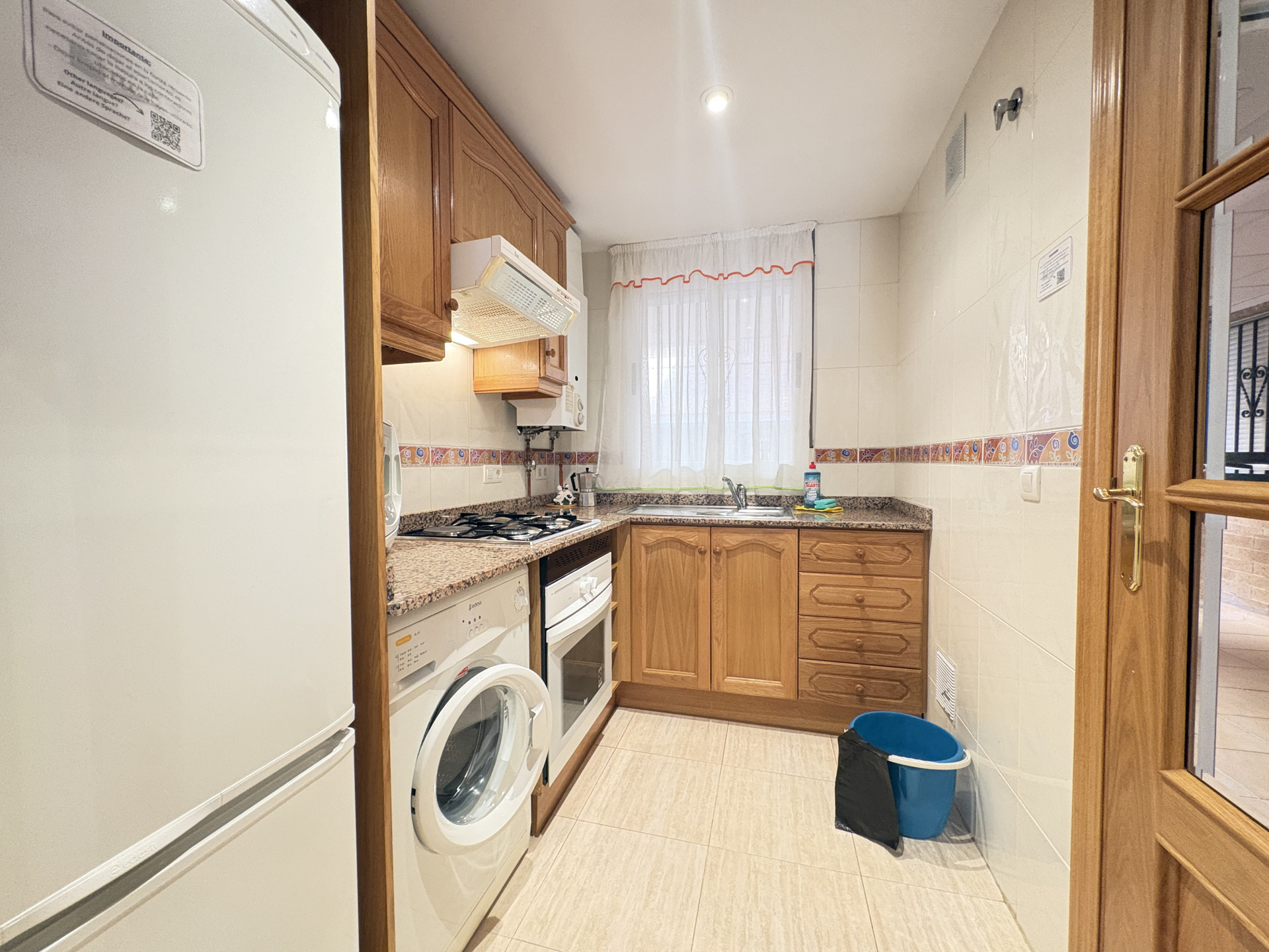 Compact kitchen with washing machine