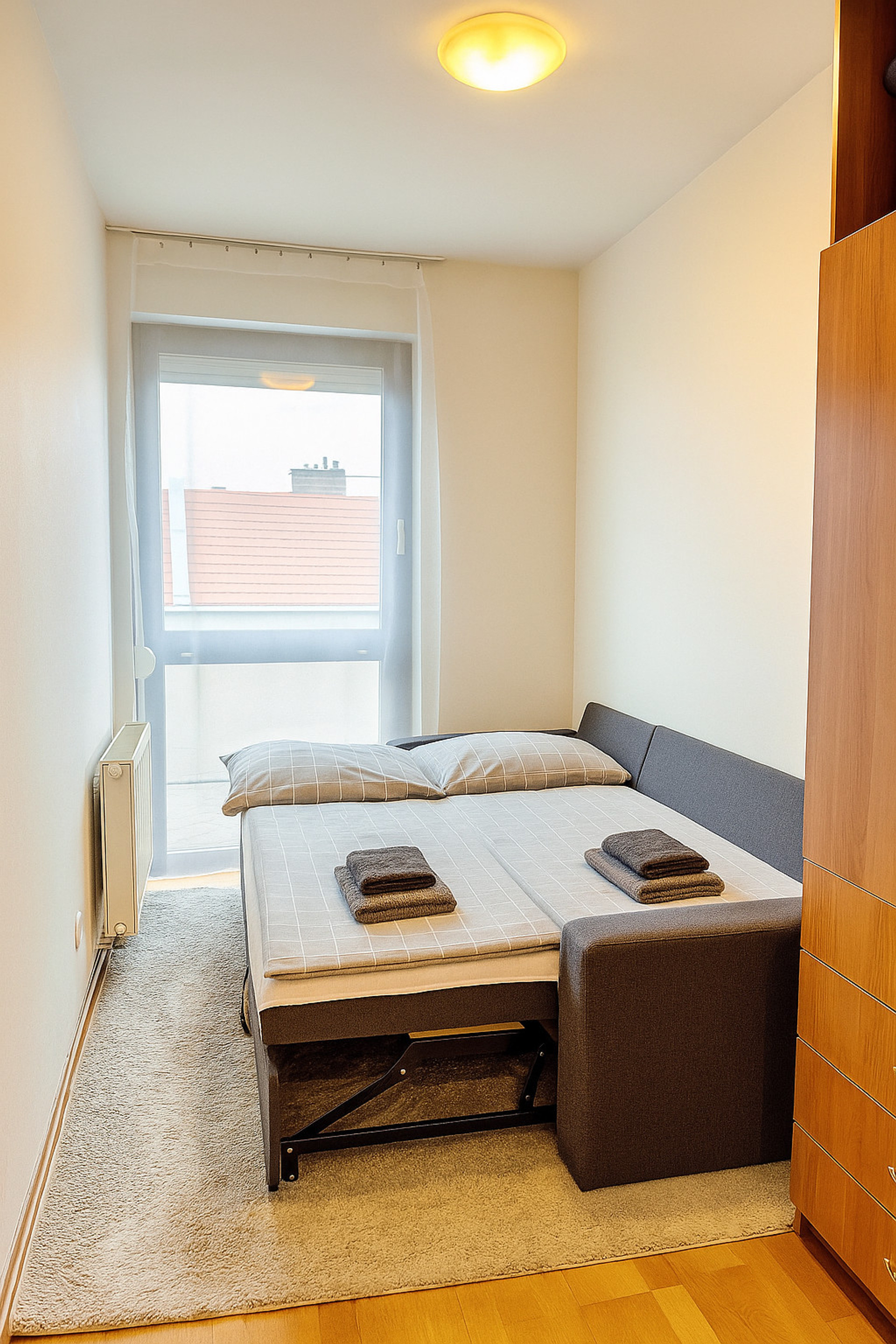 2nd bedroom