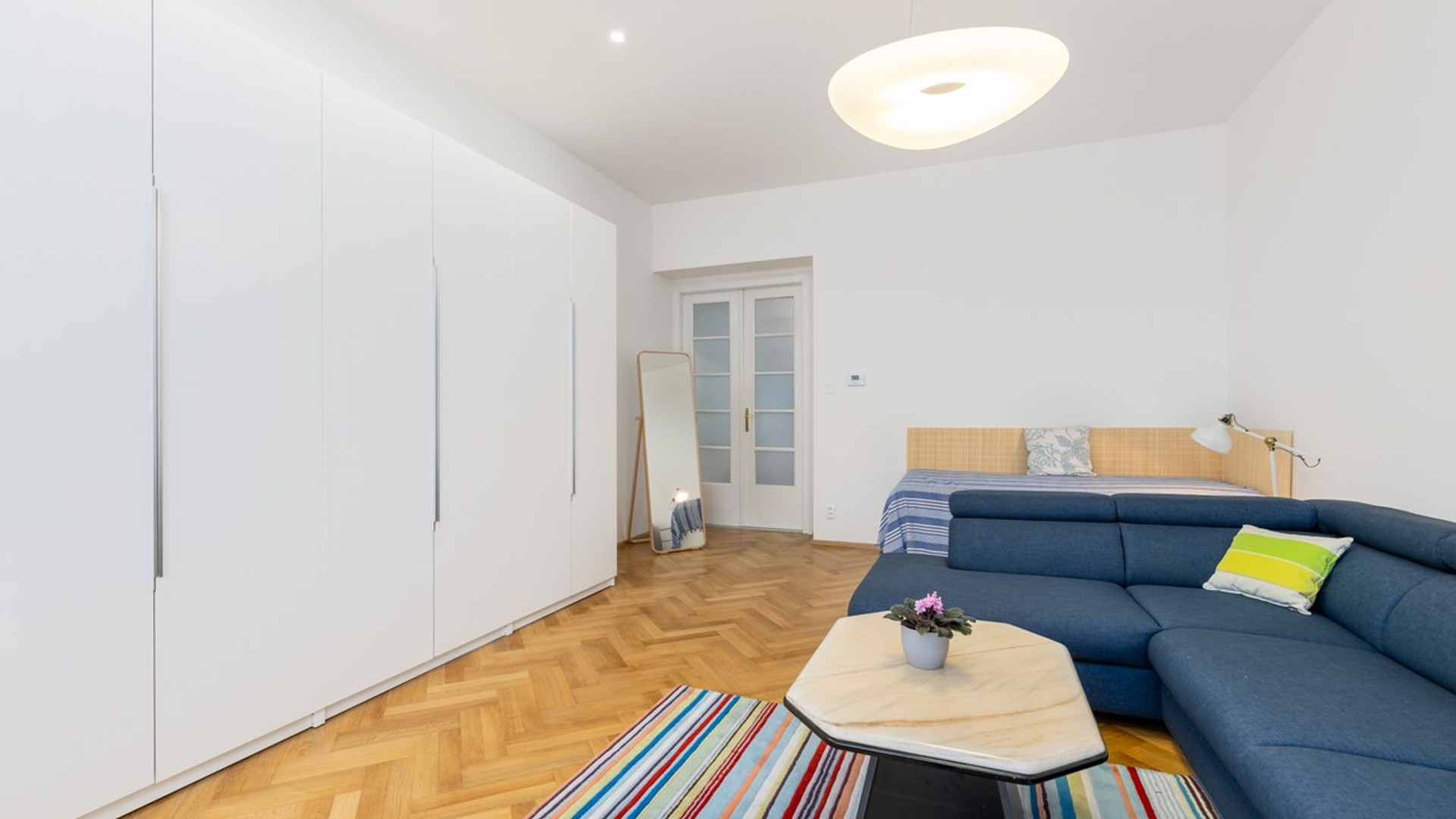 Living area image 3
