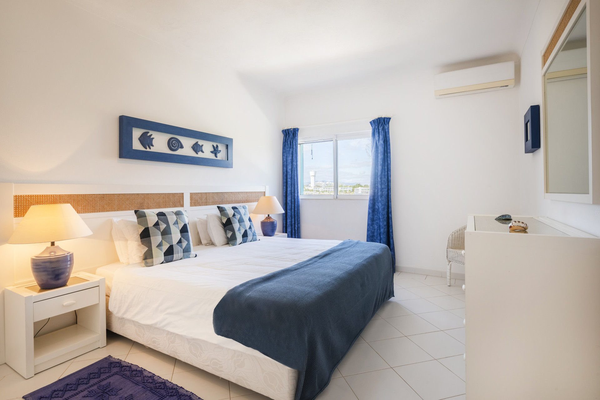Bedroom with Double bed and Air Conditioning