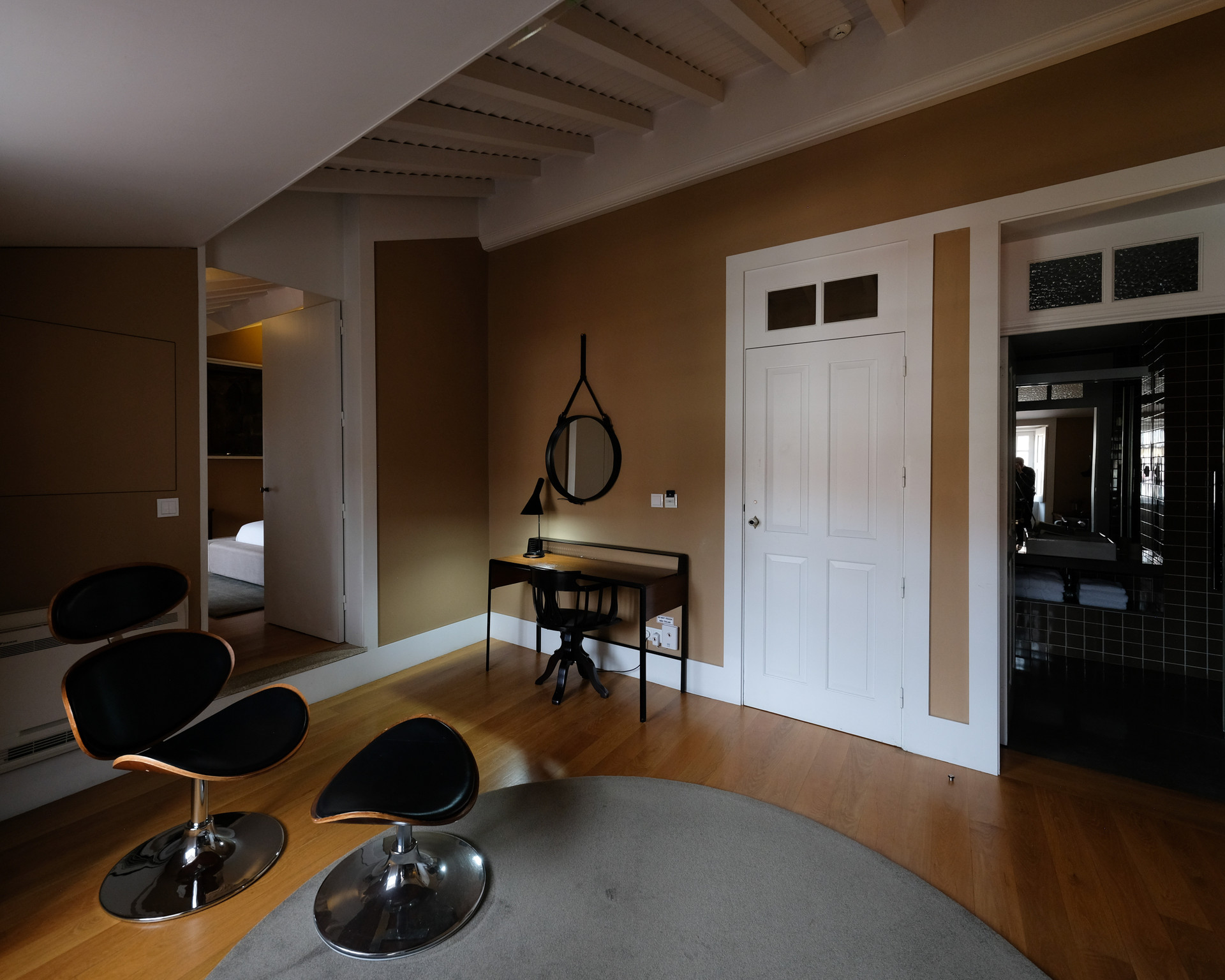 sala privada com espaço de trabalho