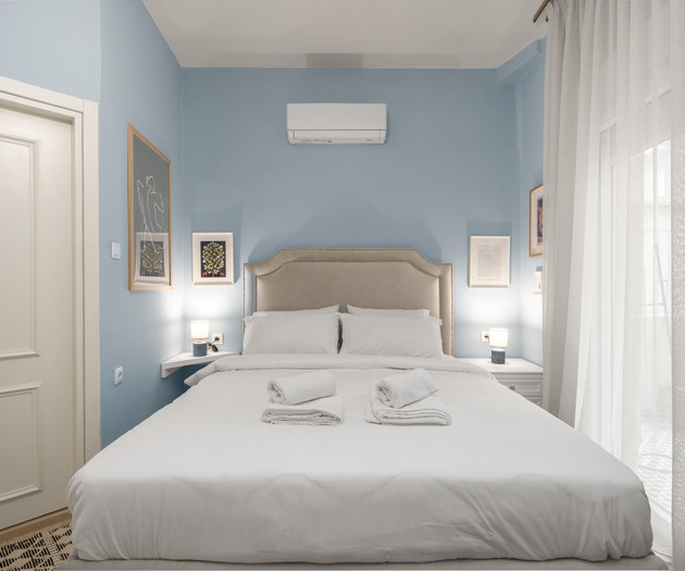 AnT-one Designer Neo-Classical Central Apartment