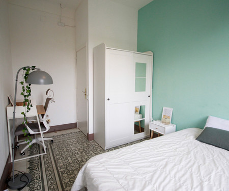 R0301- Room in flat to share in Eixample