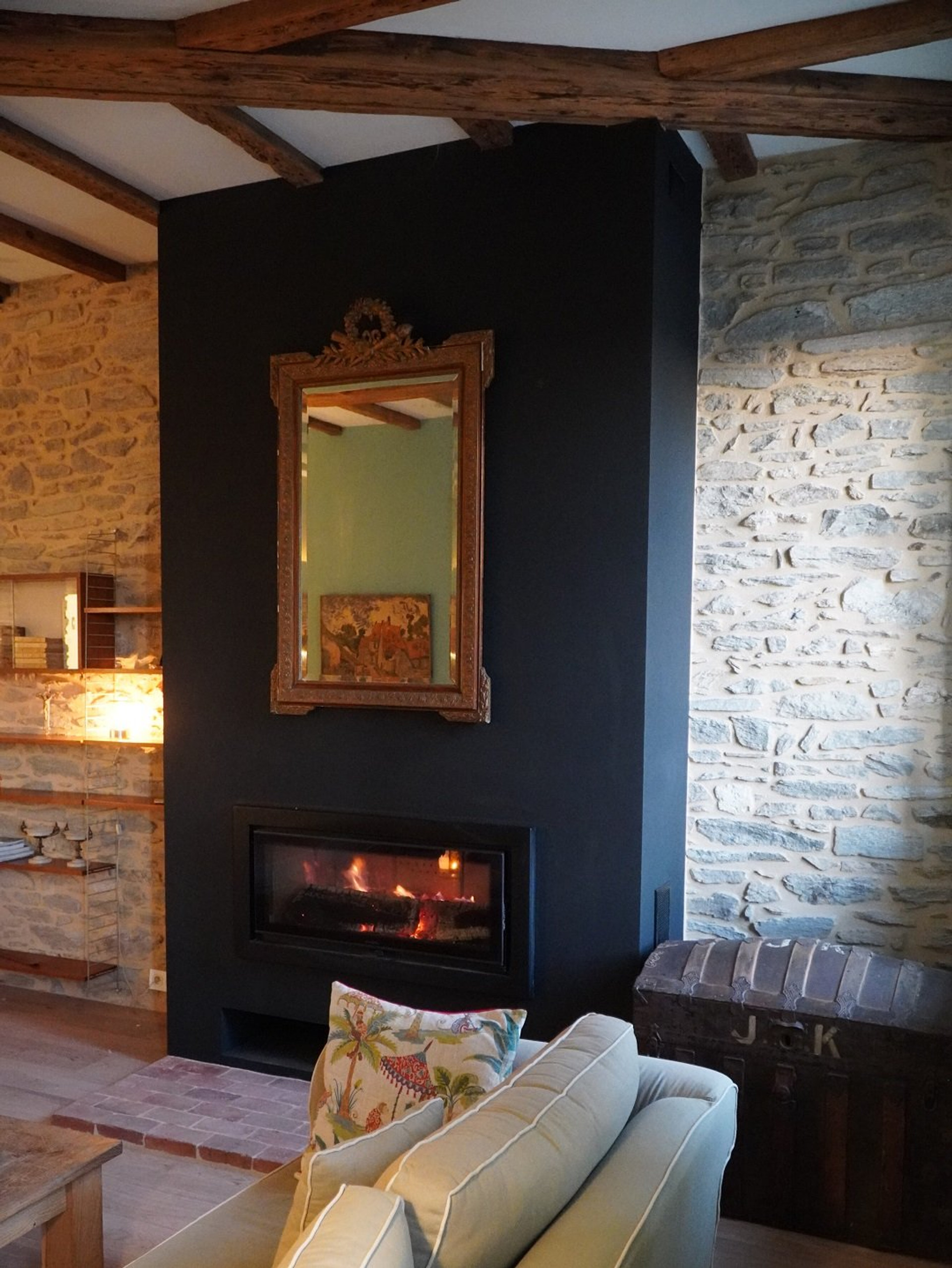 Enjoy a cosy, romantic evening on the sofa by the real wood-burning stove. Cornanure blends modern style with vintage charm, where stone walls, timber beams, and soft light create the perfect retreat in the heart of Saint-Yrieix.
