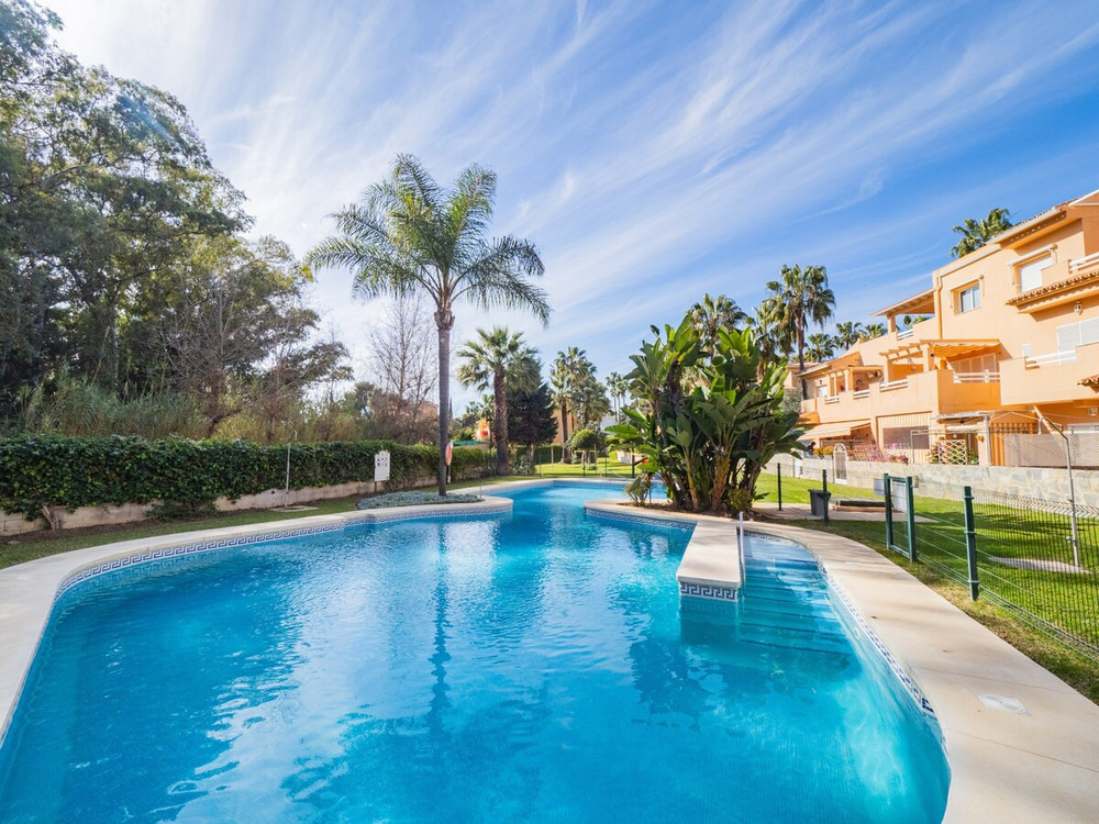 Cubo's Cabopino Beach Marbella Apartment preview