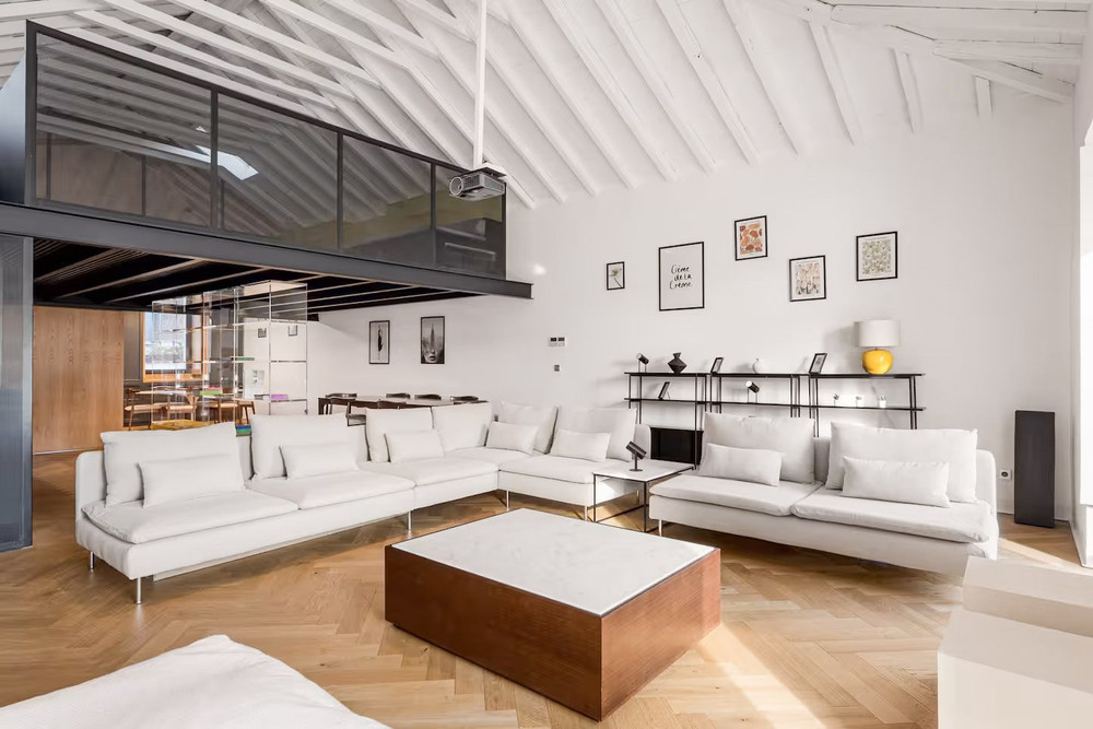 4BR En-Suite Lisbon Villa | Pool • Gym • Garage preview