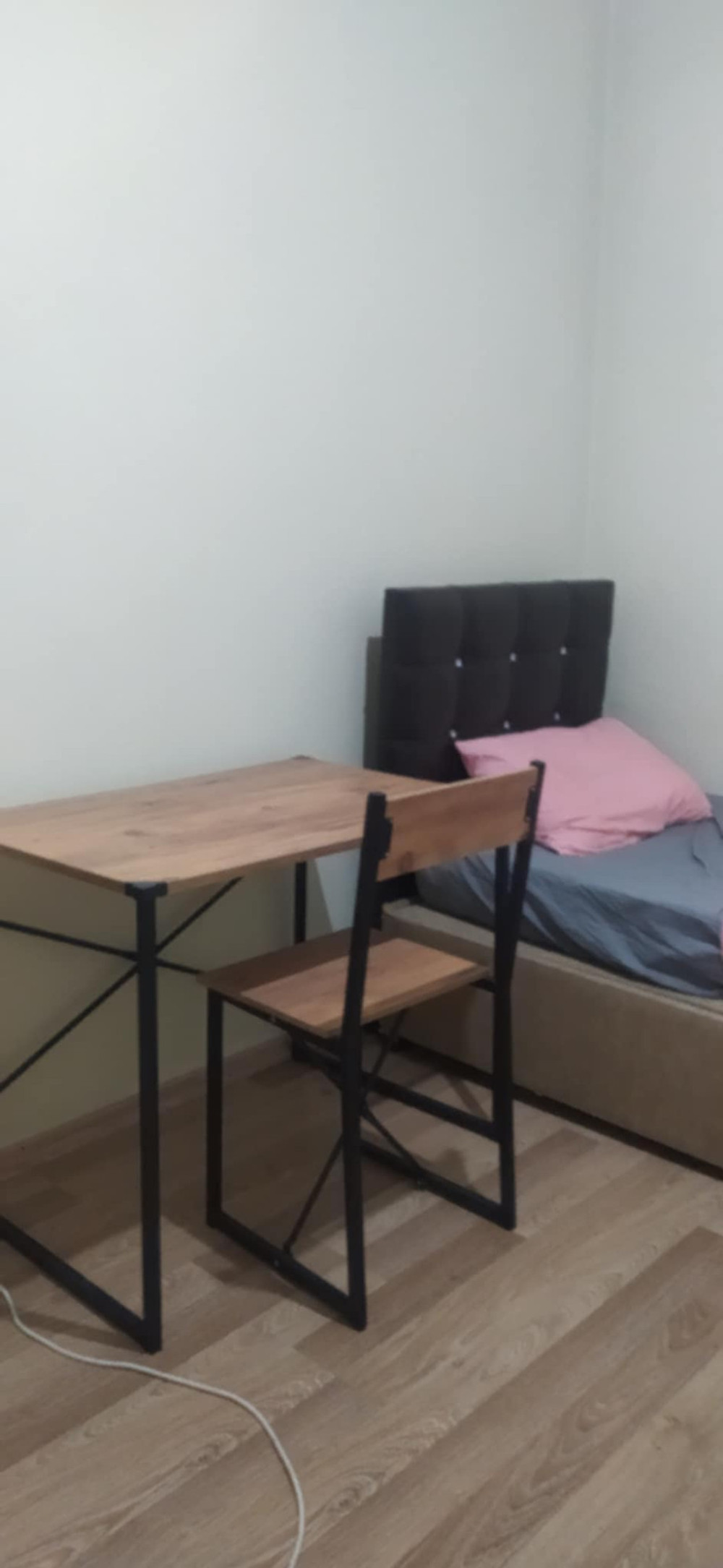SINGLE ROOM FOR A GIRL preview