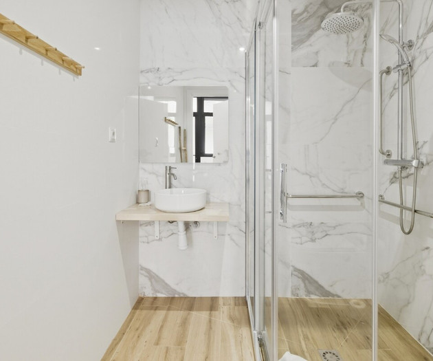 Full bathroom