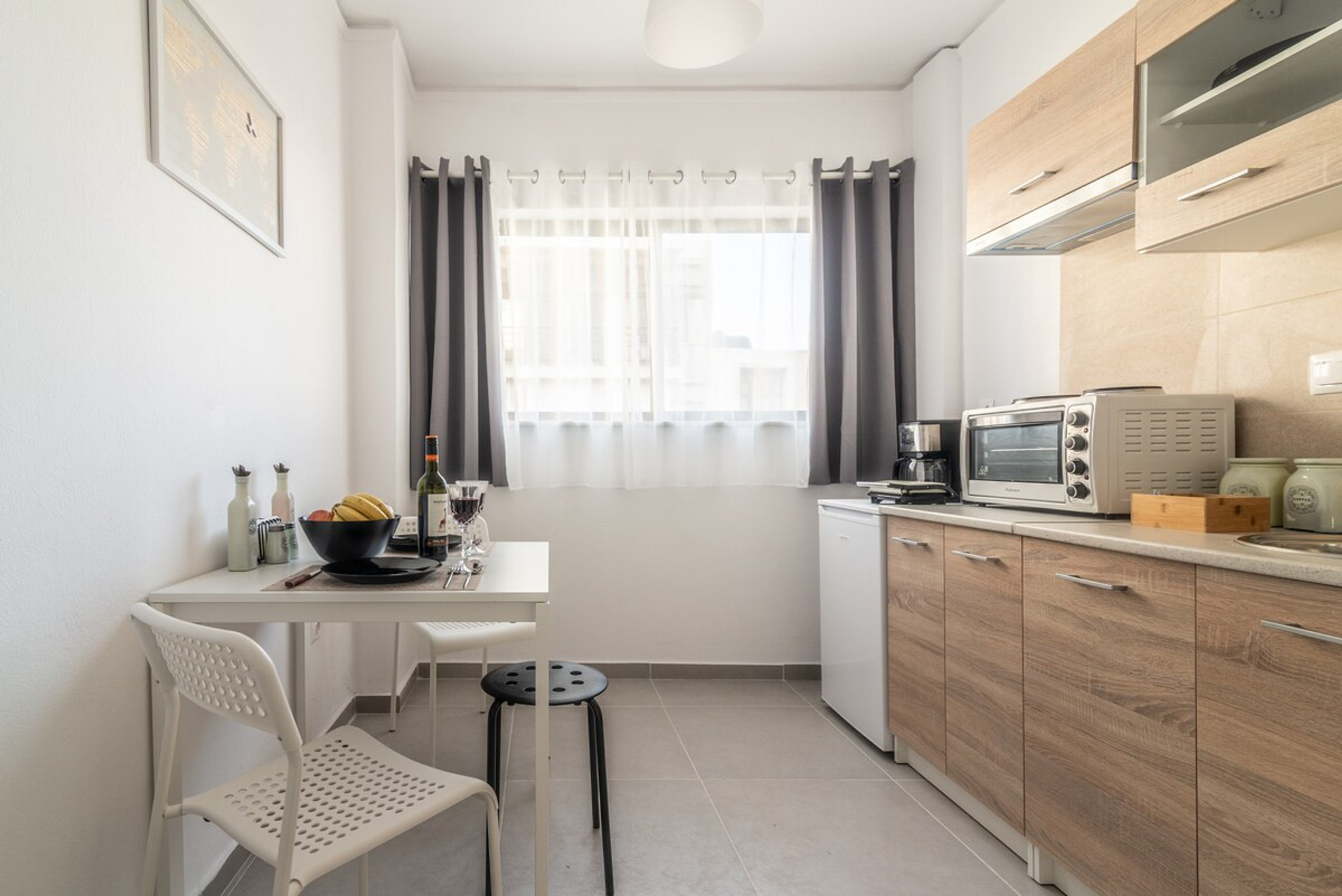 Full kitchen