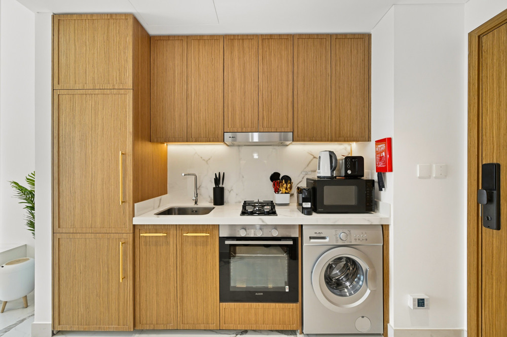 Luxurious studio in Dubai with gym and pool preview