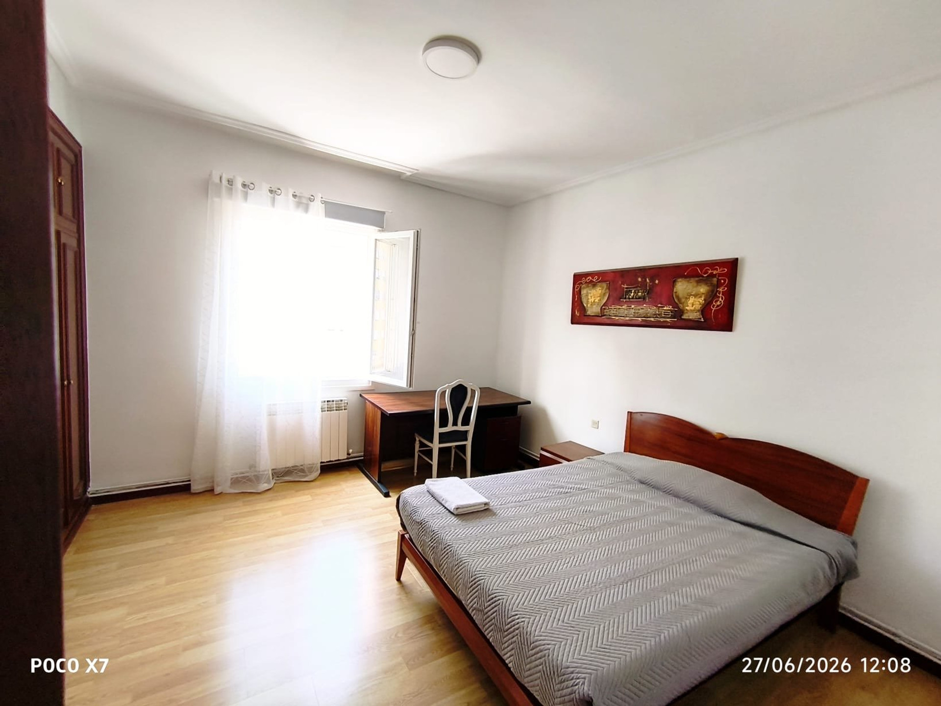 Double bedroom with desk window