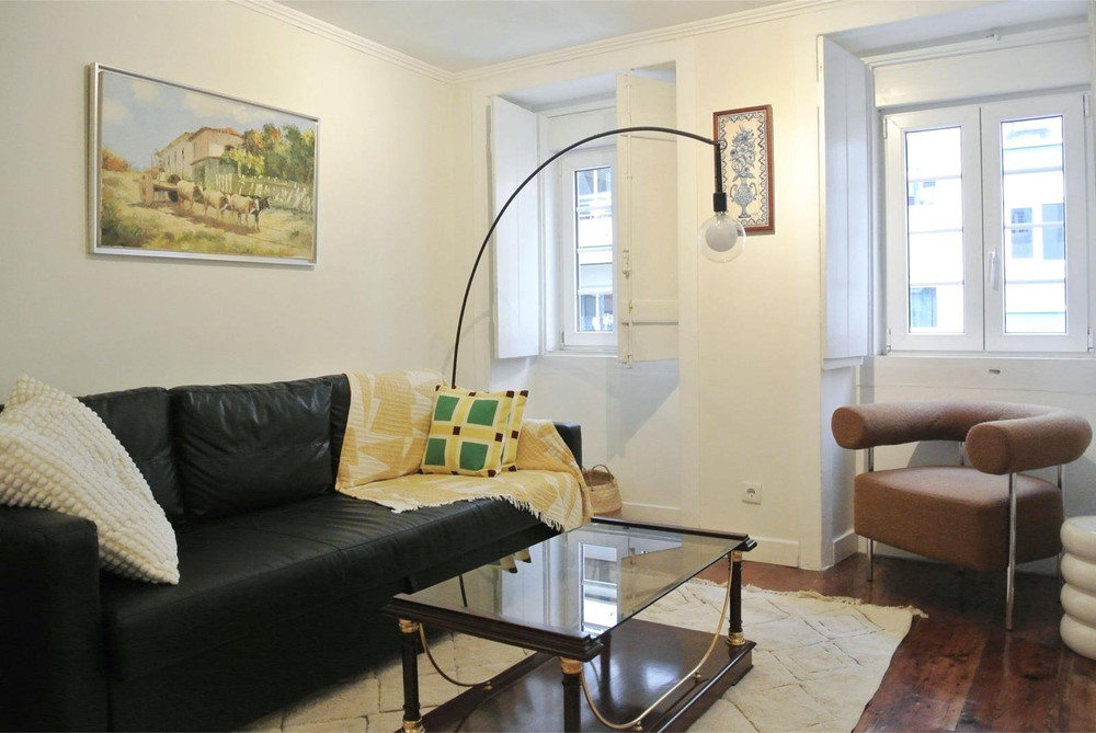 Bright 2-Bedroom Apartment with Terrace near Rato preview