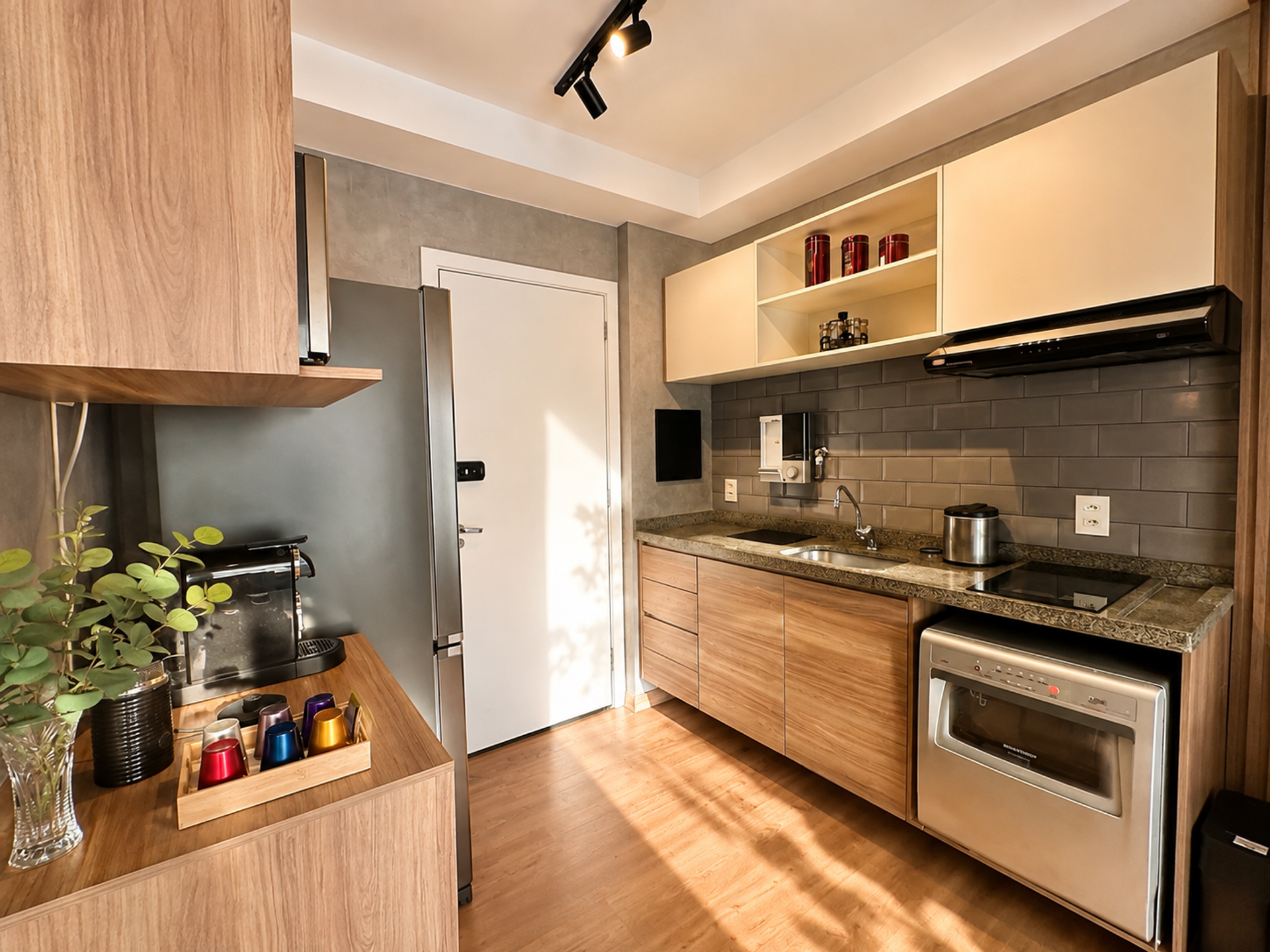 Compact kitchen with appliances