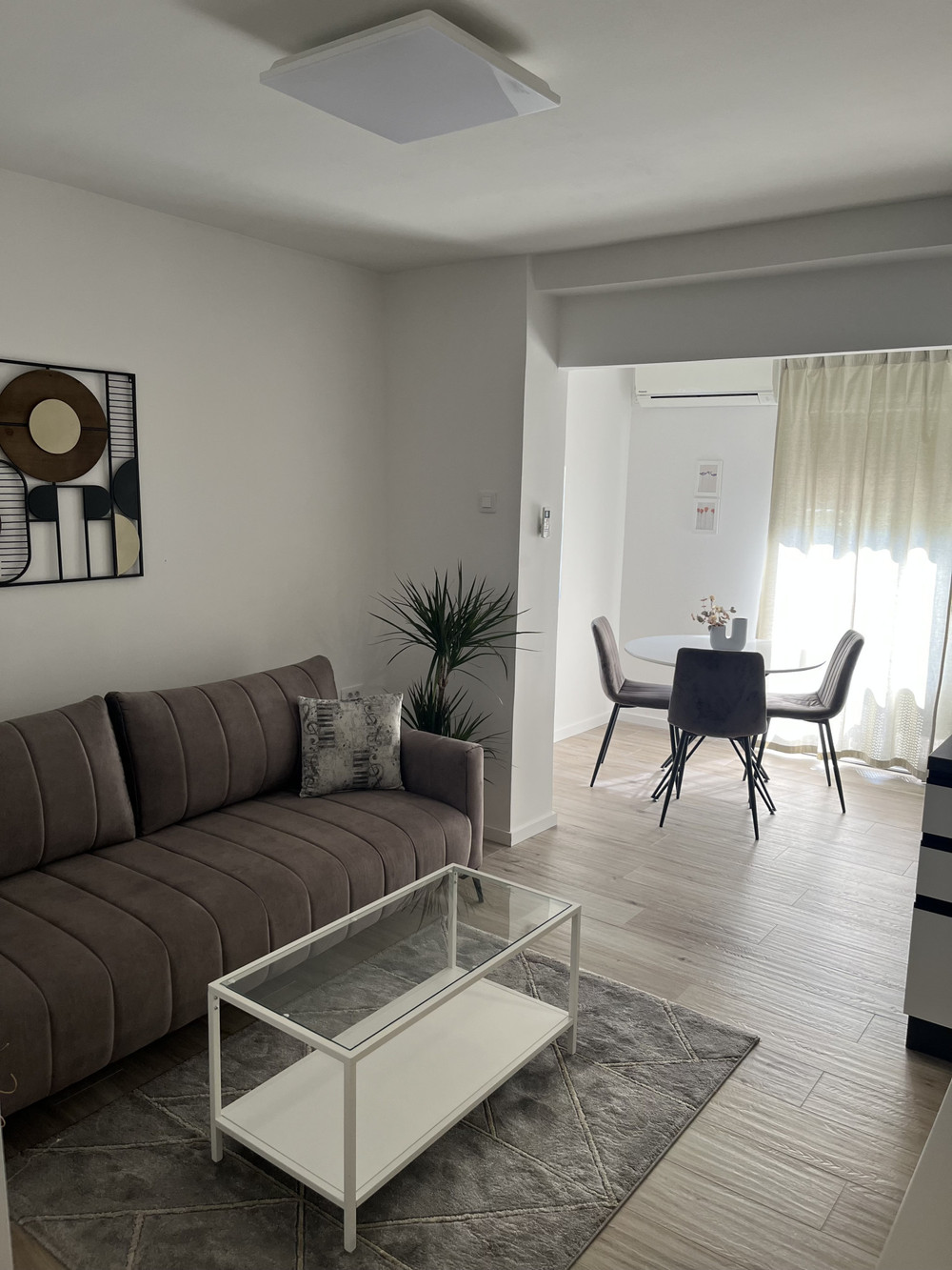 Peaceful and modern flat, coastal vibe preview