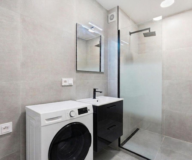 Modern apartment in Dejvice for up to 5 guests