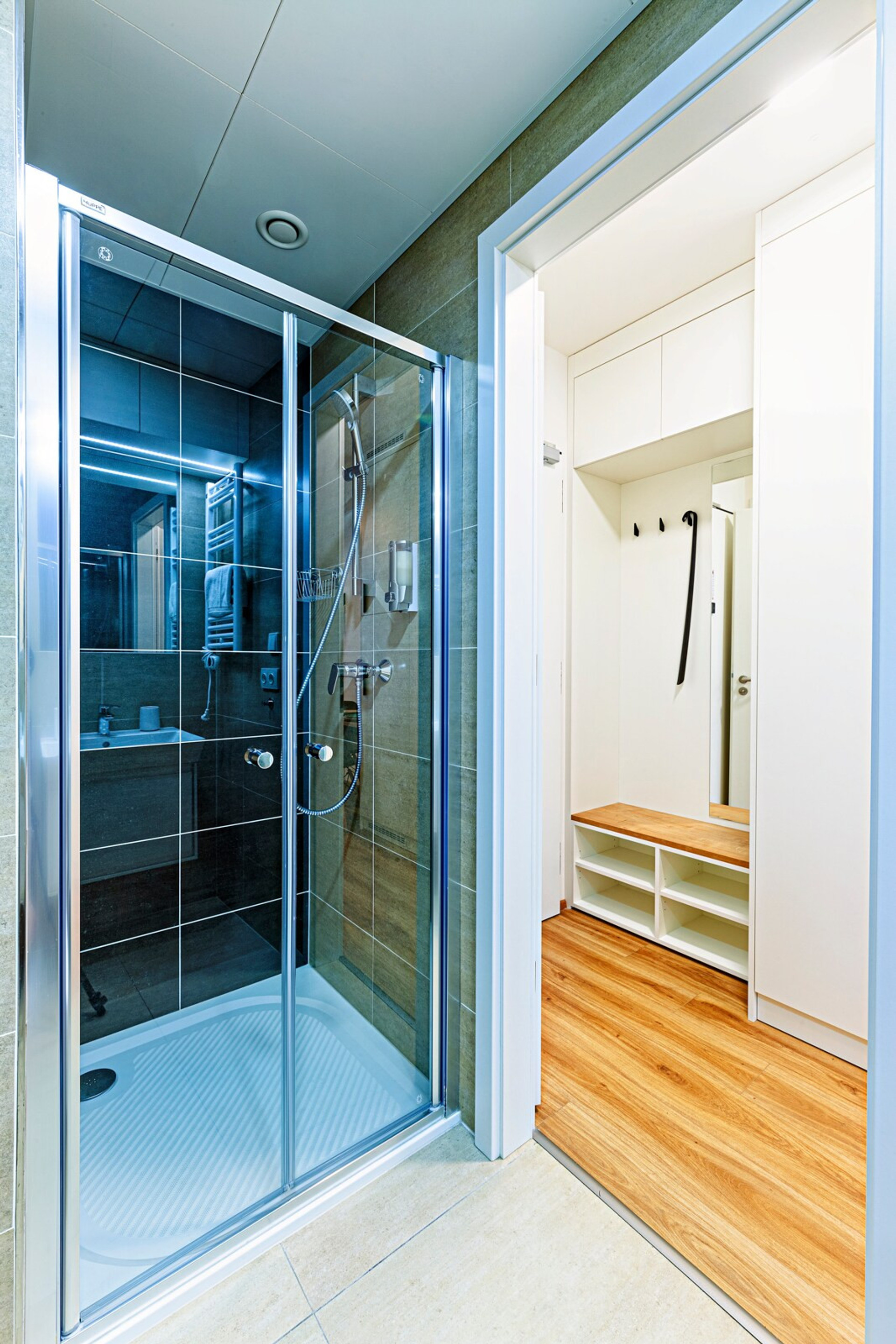 Full bathroom