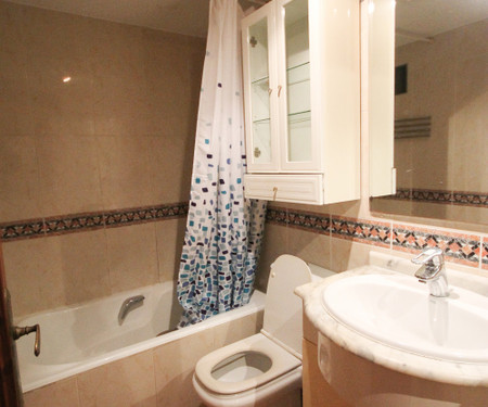 R0053- Room in flat to share Barcelona Montjuic