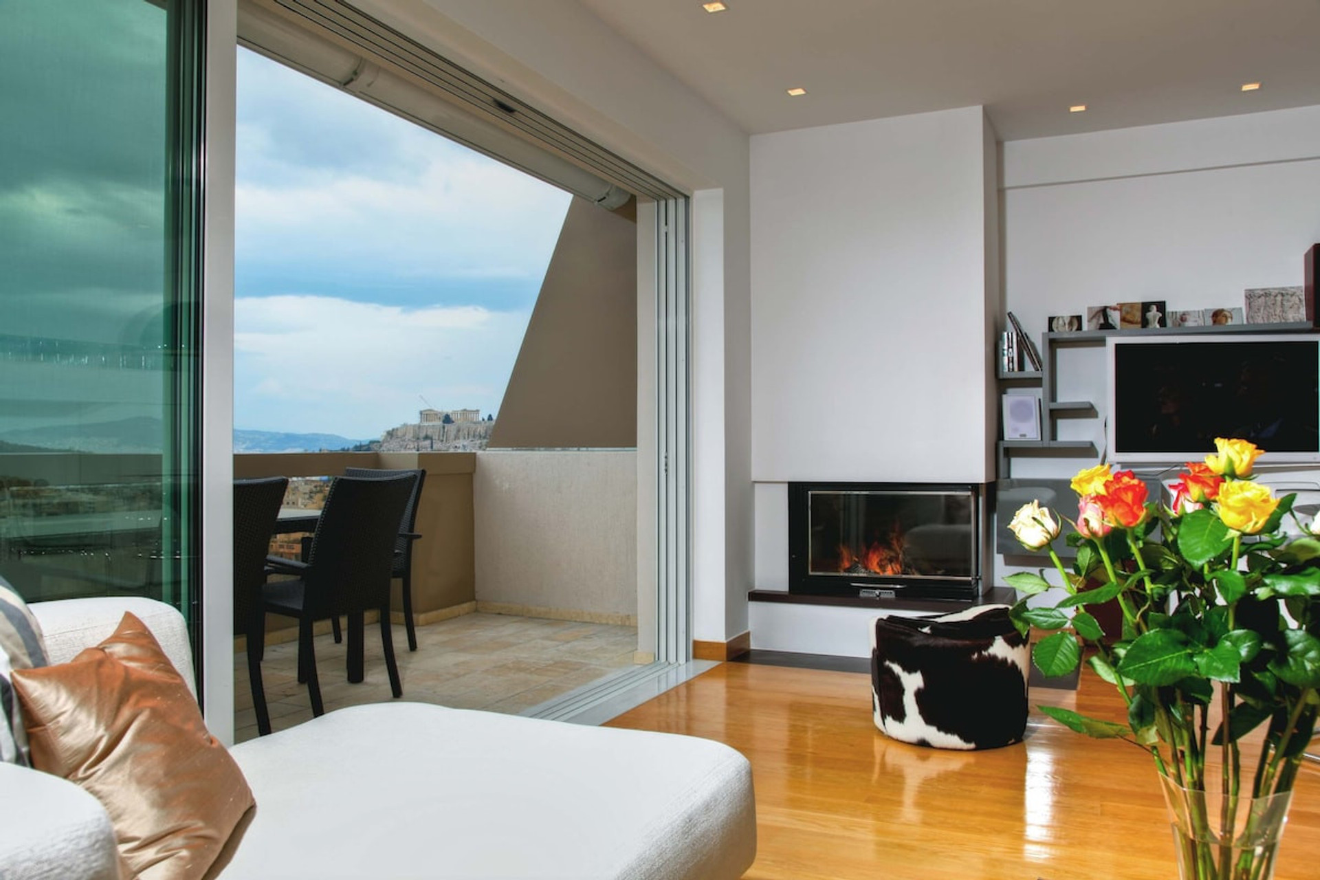 Living room & fireplace