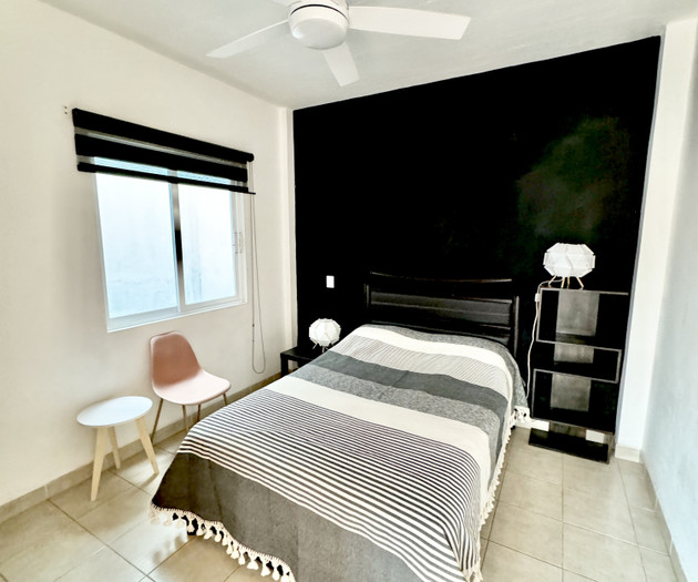 Flat 1/3_ 500mbps Wifi, Desk with office chair
