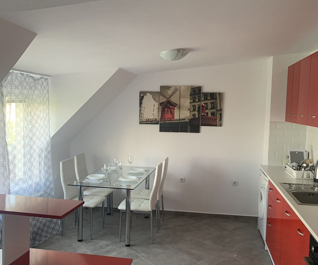 Stylish 1BR near Centre