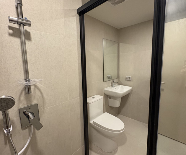 Modern Brand New 2 Bedrooms Condo at quiet corner