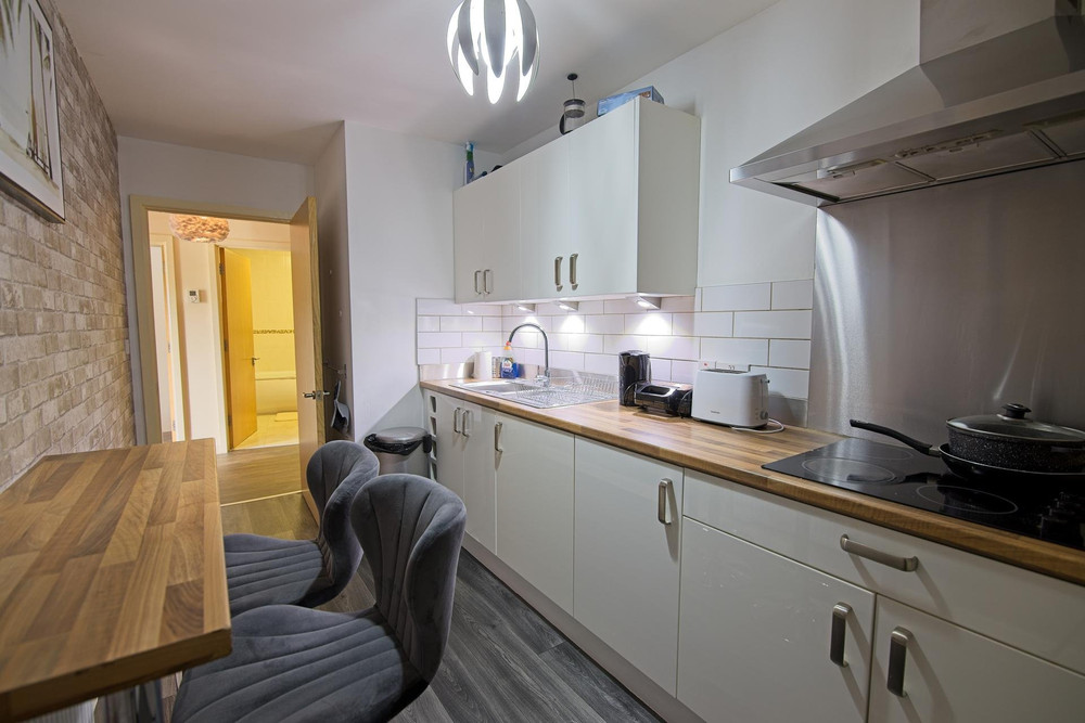 Manchester Retreat - Modern 2Br Apartment preview