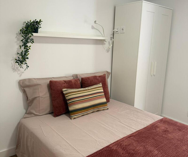 Double bedroom with private bathroom