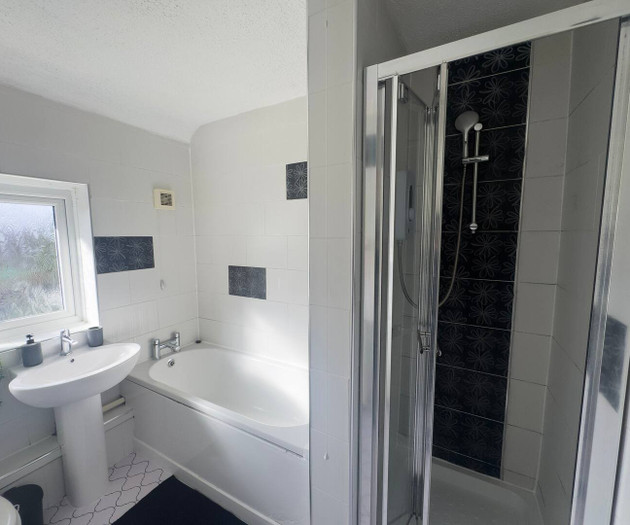 Cozy 4 Bedroom Home | Pet Friendly | Free Parking