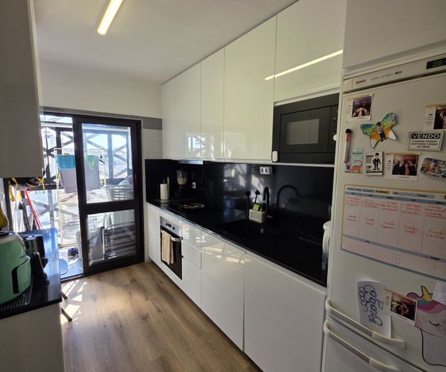 Bright Modern Room | 500Mbps Fiber | City Center