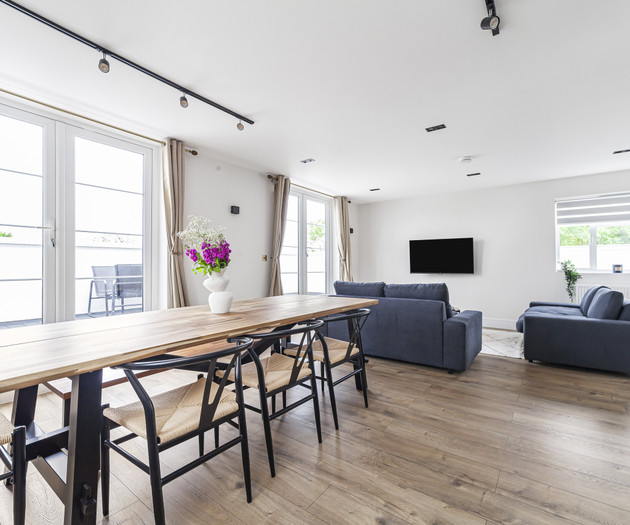 Lux 2BR Penthouse w/ Free Parking Terrace, Wembley