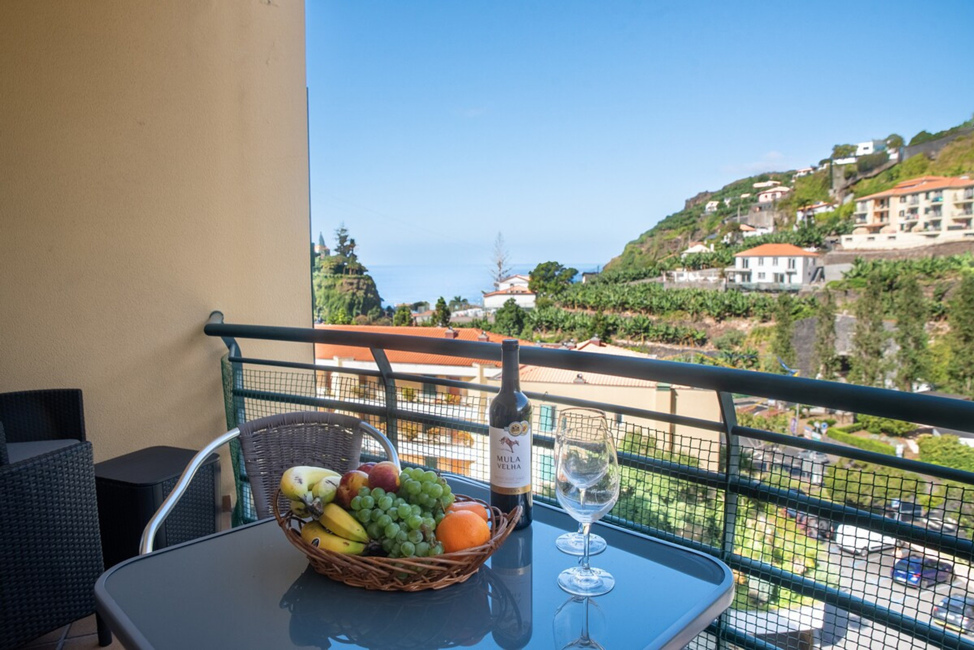 Balcony with fabulous views to the village of Ponta do Sol, offering a stunning scenery, ideal for relaxing and enjoying the quiet and natural surroundings.
