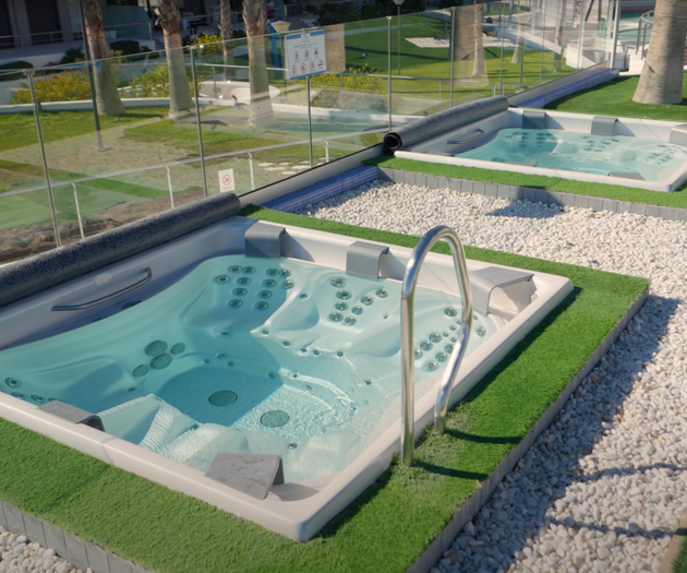 Luxury Beachfront Apt | Heated Pool, Gym & Seaview