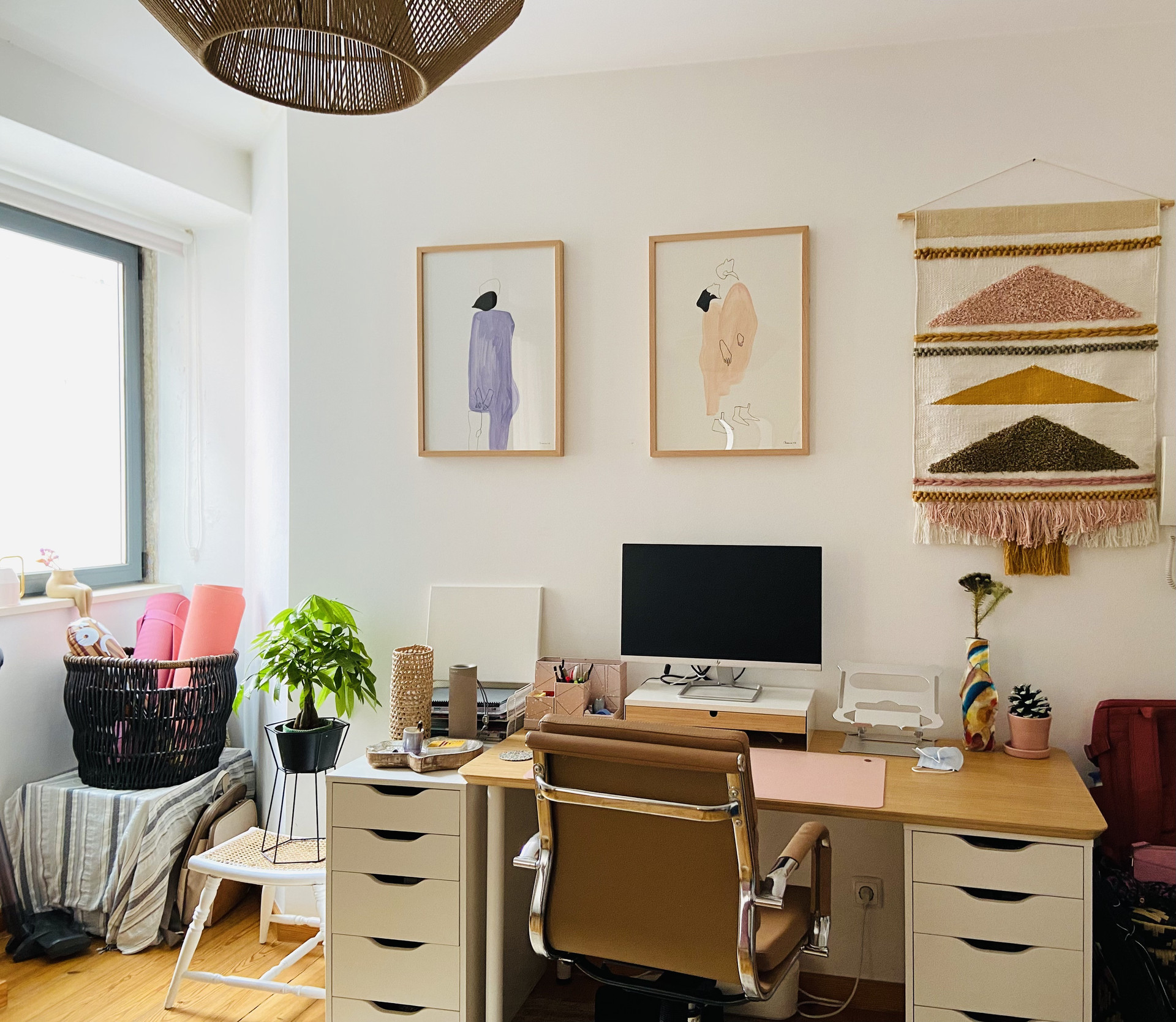 dedicated workstation with fast wifi and monitor