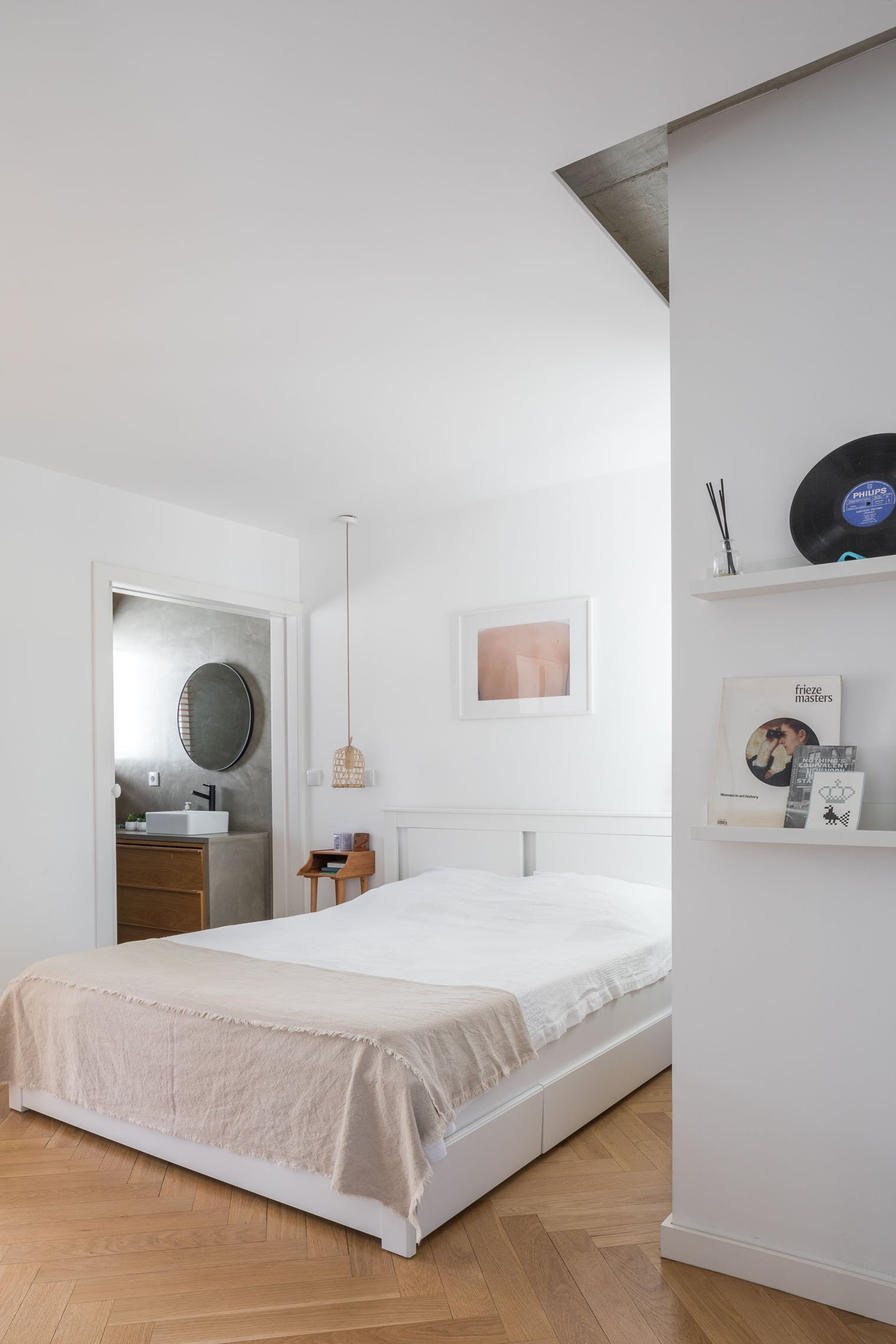 Bright bedroom with ensuite bathroom