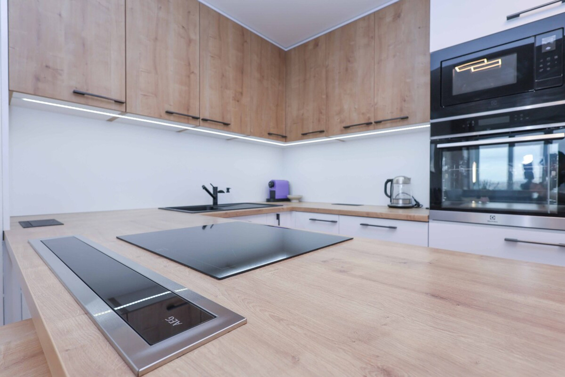 Full kitchen image 1