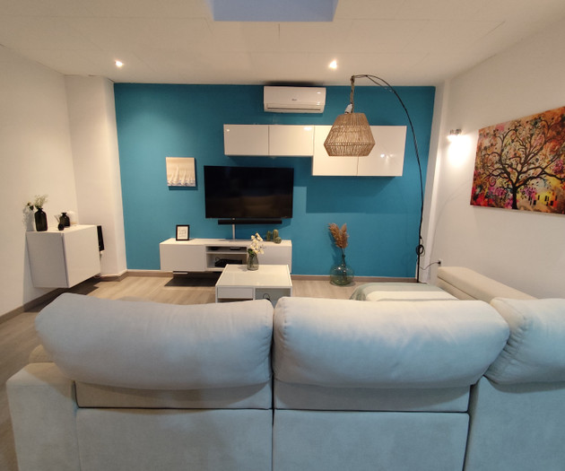 Casa acogedora con amplia terraza y Jacuzzi.