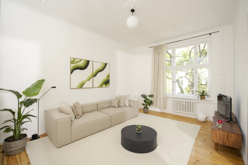 Spacious Altbau Apartment with Study & Balcony preview