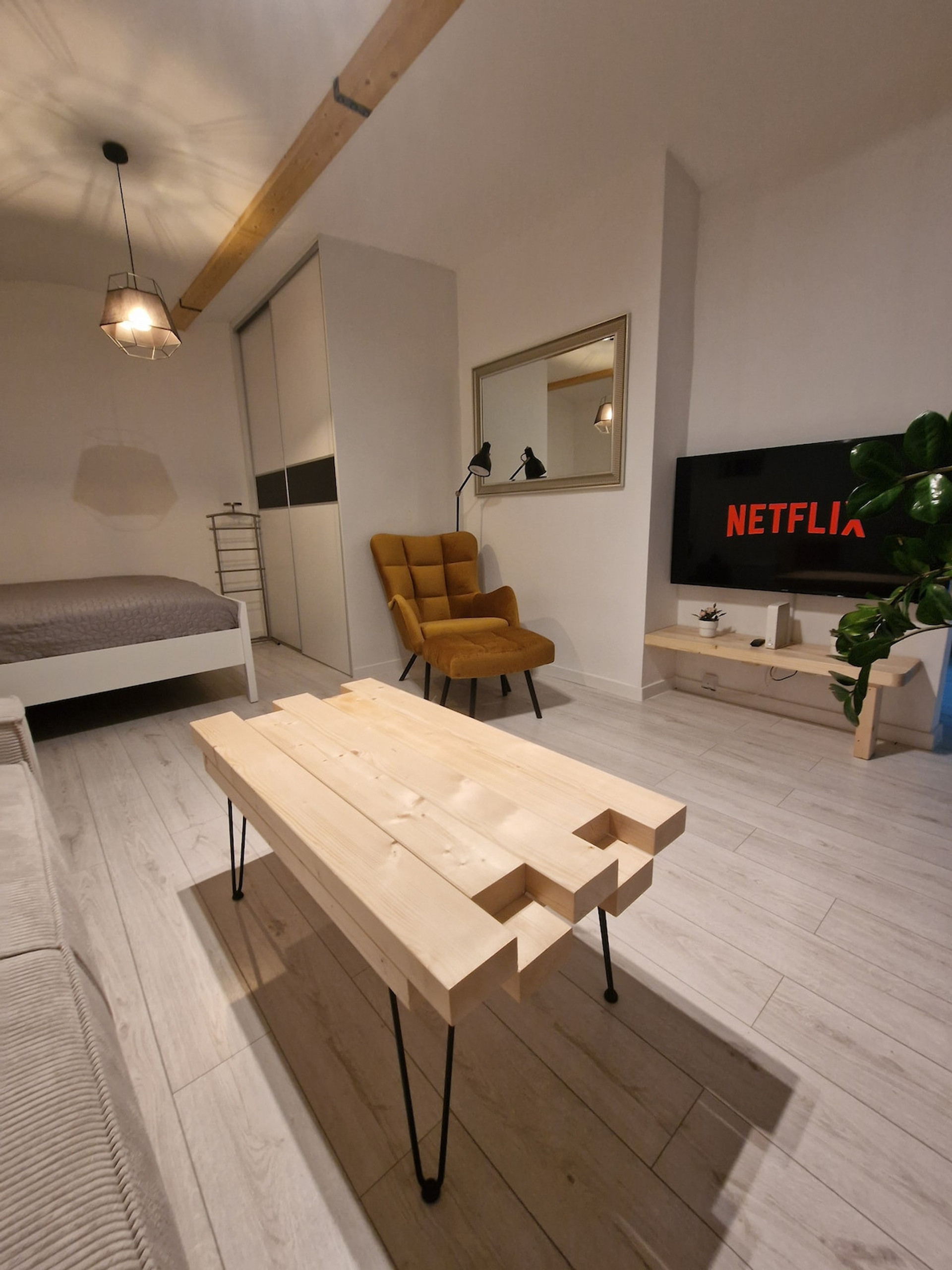 Living room image 5
