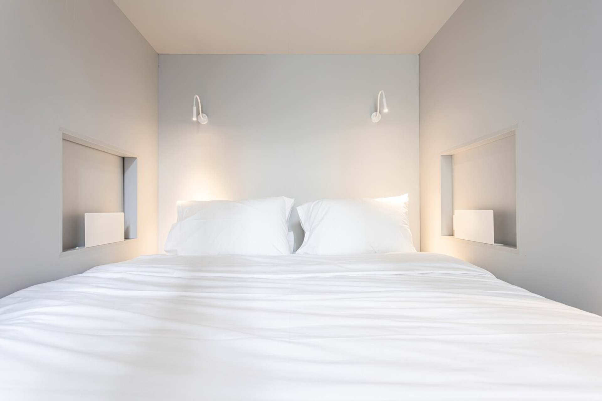 Rooms: Bedroom