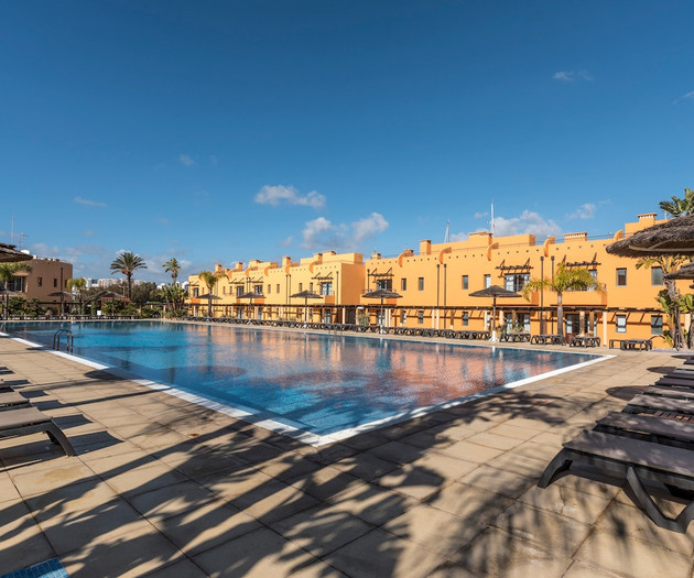 Luxury Apartment, with pool and beach