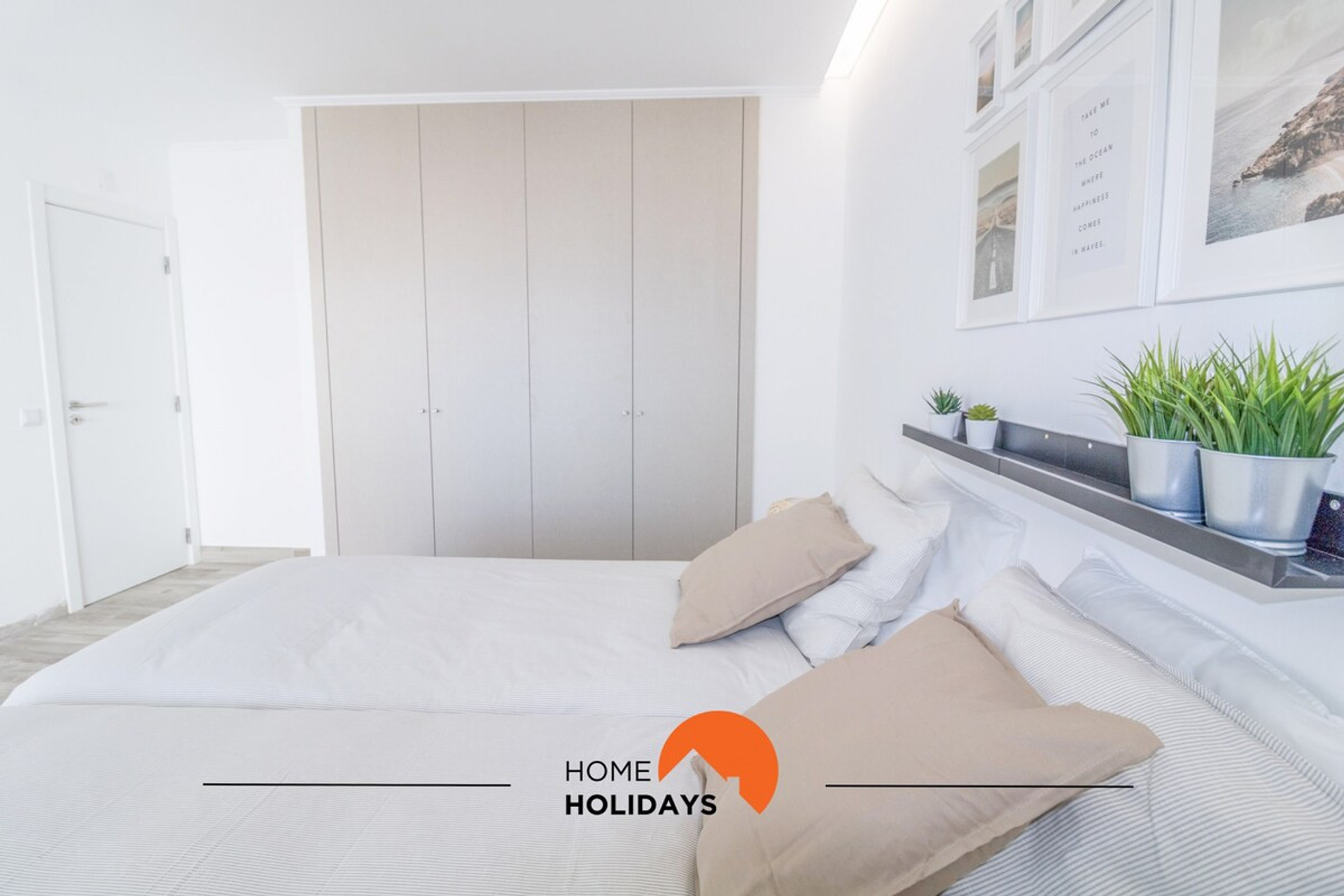 Room with a double bed, Cabinets With Modern Design