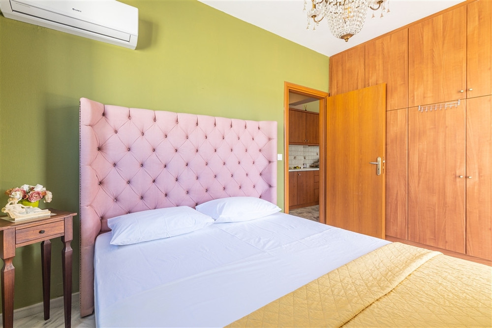 Shiny apartment by the beach in Rethymno Crete preview