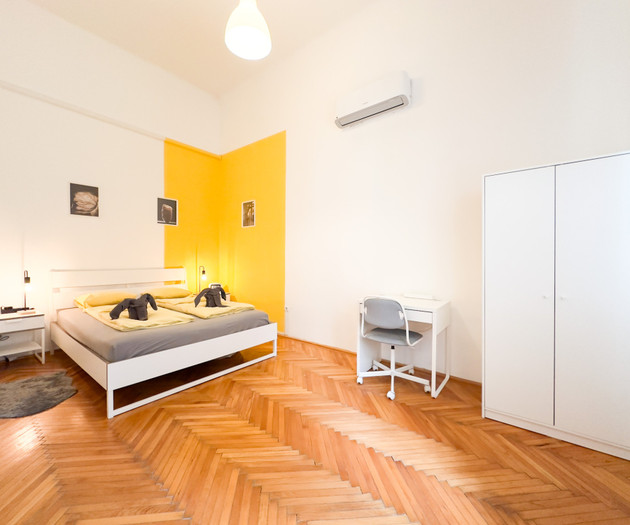 Yellow House - Large central one-bedroom