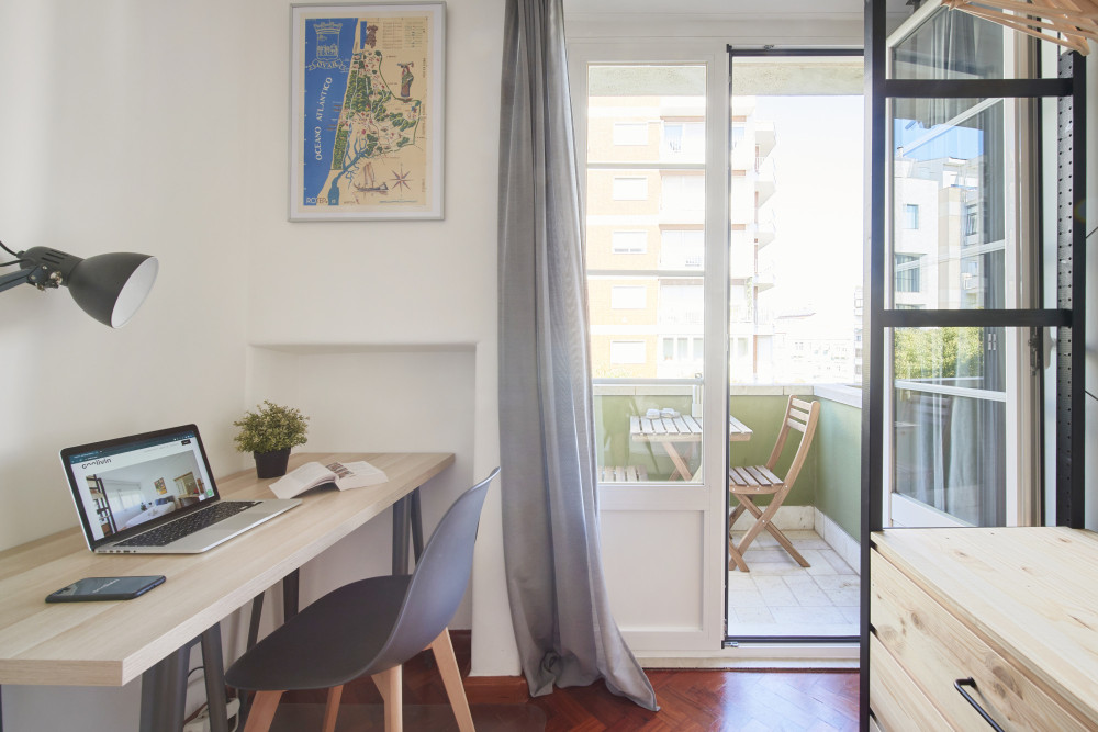 S3# | R0 - Cozy Bedroom with Balcony