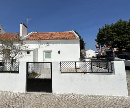 House to rent - Santo Estevão
