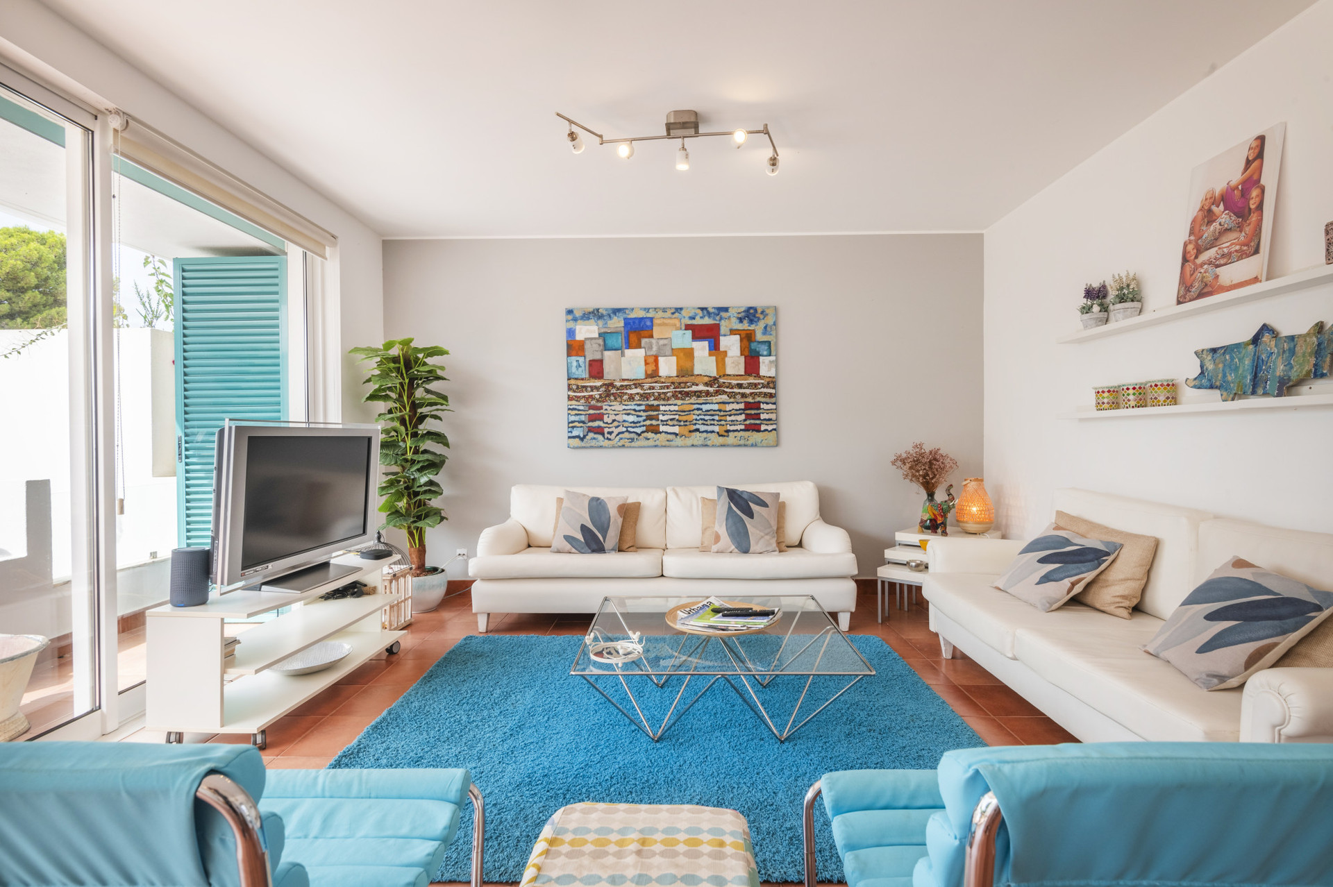 Living Room with a TV, air conditioner and dining table