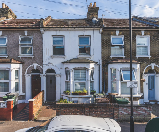 Minimalistic 2 Bed close by Central line | Parking