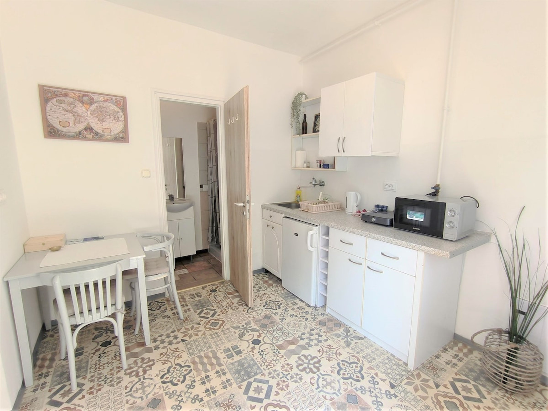 Full kitchen image 4