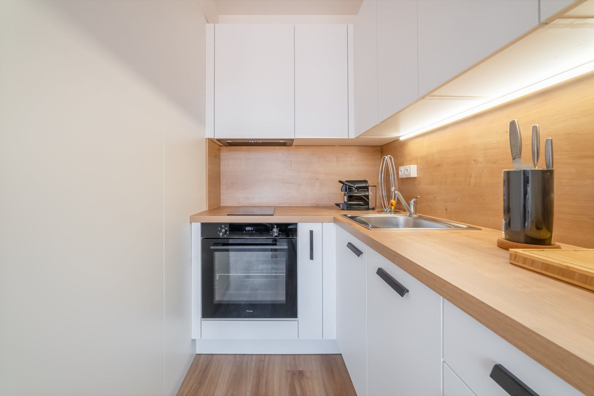 Kitchen counter with oven