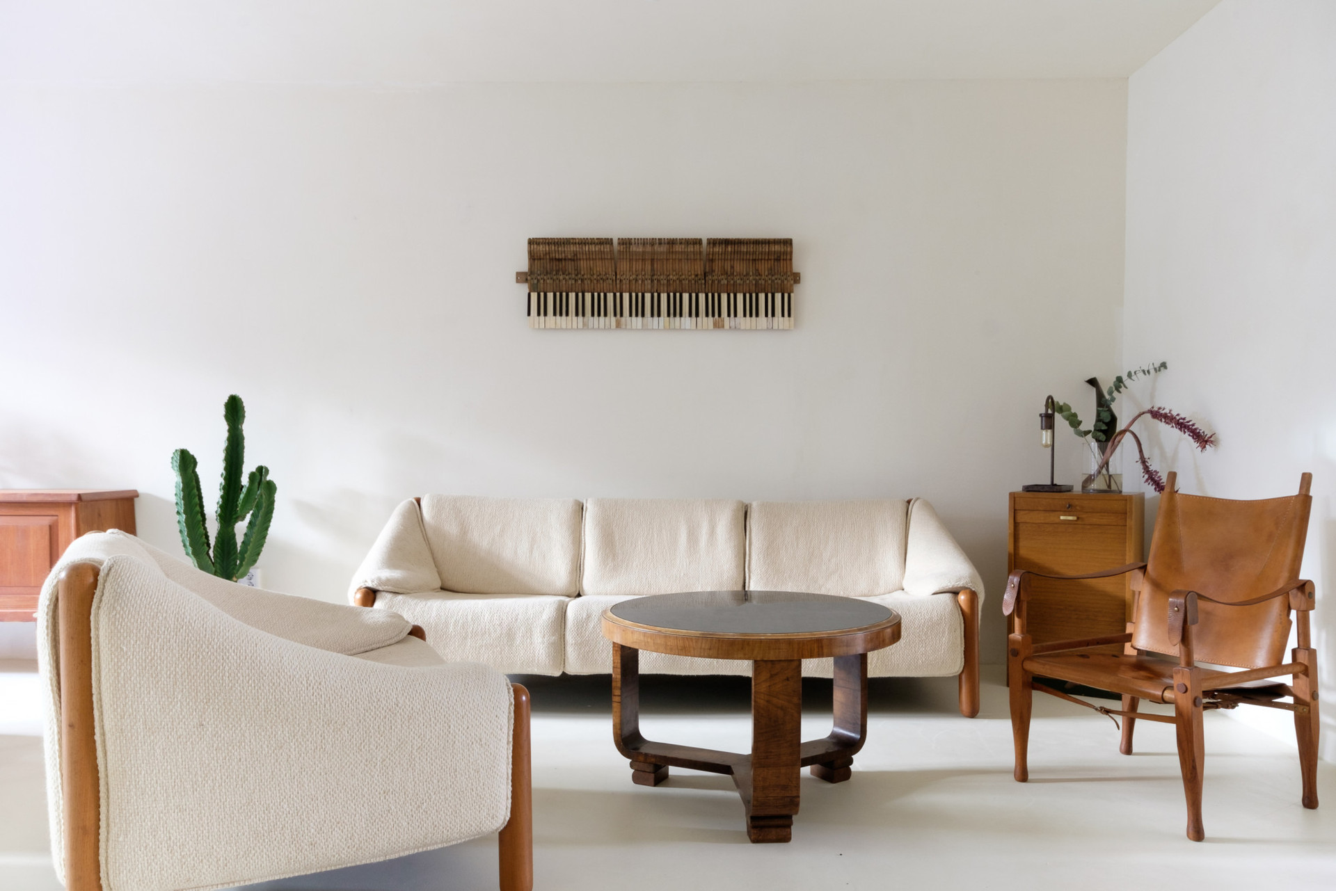 Our goal: create an uber-minimal monochromatic look, bring a sense of nostalgia, and set the tone for a warm and calming atmosphere.